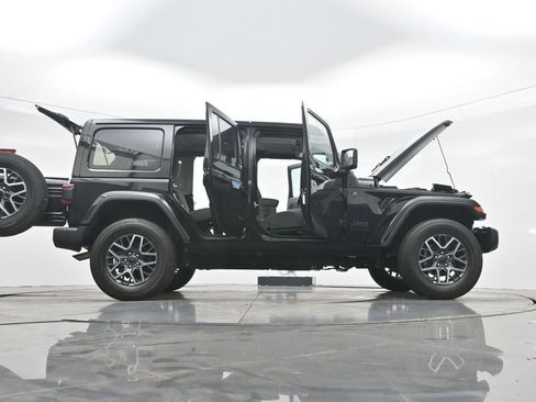 Used 2025 Jeep Wrangler Unlimited Sahara AWD/4WD image 45