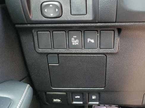 Used 2014 Lexus ES 300h w/ Luxury Package w/Bamboo Trim FWD image 16