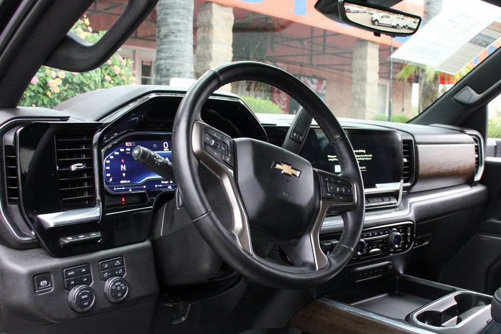 Used 2024 Chevrolet Silverado 2500 High Country w/ Technology Package AWD/4WD image 21