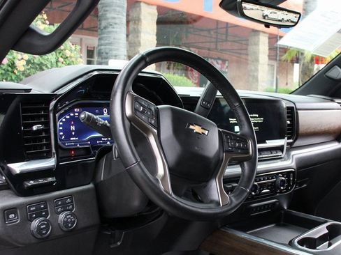 Used 2024 Chevrolet Silverado 2500 High Country w/ Technology Package AWD/4WD image 21