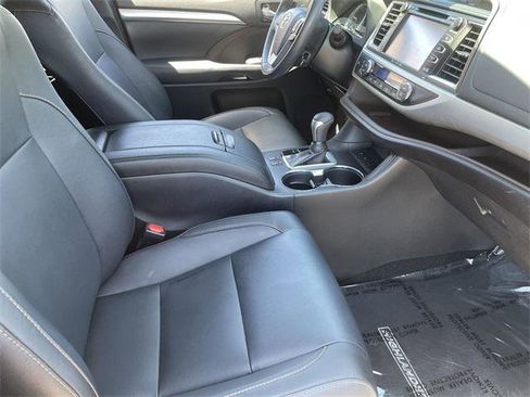 Certified 2019 Toyota Highlander XLE FWD image 12