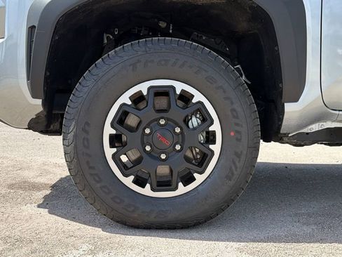 Certified 2025 Toyota Tacoma TRD Off-Road image 12