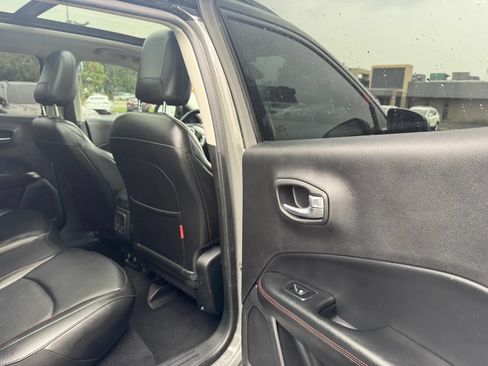 Used 2019 Jeep Compass Trailhawk w/ Leather Interior Group AWD/4WD image 9