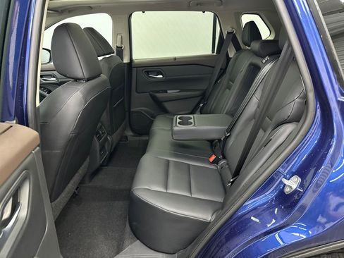 Used 2023 Nissan Rogue SV w/ SV Premium B Package image 23