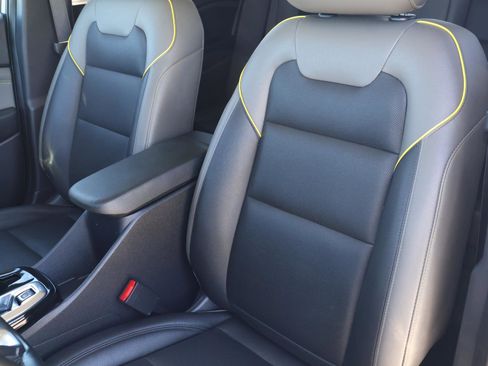 Used 2025 Chevrolet Trax ACTIV w/ Sunroof Package FWD image 13
