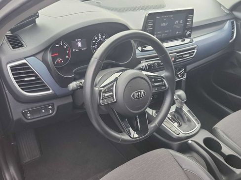 Used 2021 Kia Seltos S FWD image 2