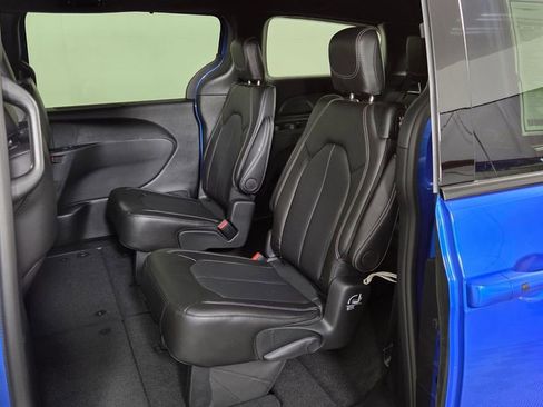 New 2026 Chrysler Pacifica Select w/ S Appearance Package image 30