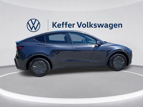 Used 2026 Tesla Model Y AWD image 7