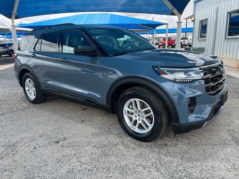 Used 2026 Ford Explorer Active w/ Active Comfort Package RWD image 3