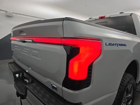 Used 2023 Ford F150 Lightning Lariat image 19