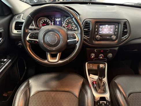 Used 2018 Jeep Compass Latitude FWD image 9