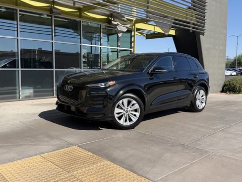Used 2025 Audi Q6 e-tron Premium w/ Convenience Package RWD image 1