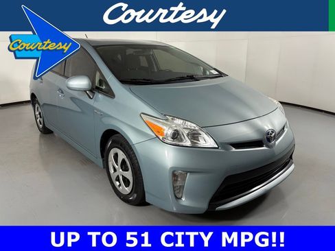 Used 2015 Toyota Prius Two image 1