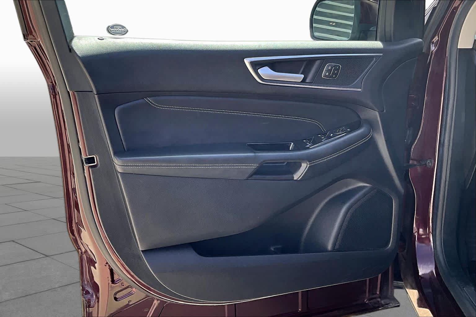Used 2018 Ford Edge Titanium w/ Equipment Group 302A FWD image 19