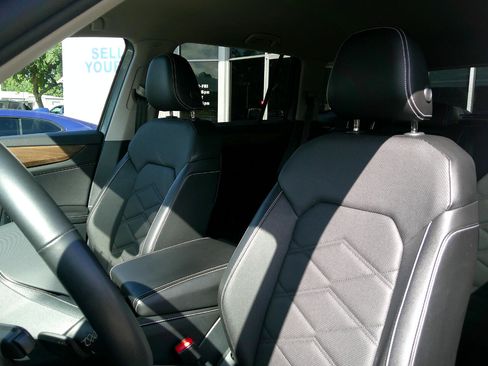 Used 2024 Volkswagen Atlas SE image 11