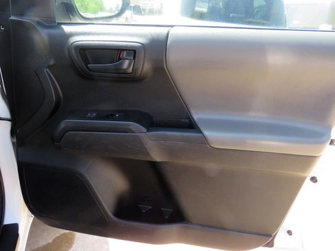 Used 2022 Toyota Tacoma SR AWD/4WD image 14
