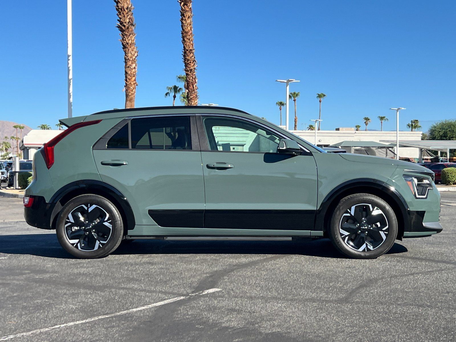 Certified 2023 Kia Niro Wind FWD image 2