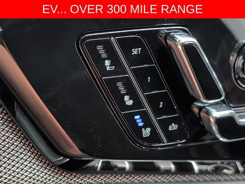 Used 2025 Cadillac Optiq Sport 2 w/ LPO, Floor Liner Package AWD/4WD image 27