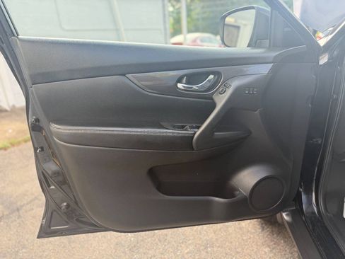 Used 2019 Nissan Rogue SV w/ Premium Package AWD/4WD image 10