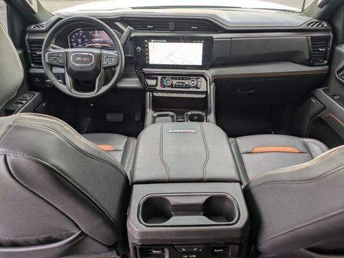 Used 2025 GMC Sierra 2500 AT4 image 30