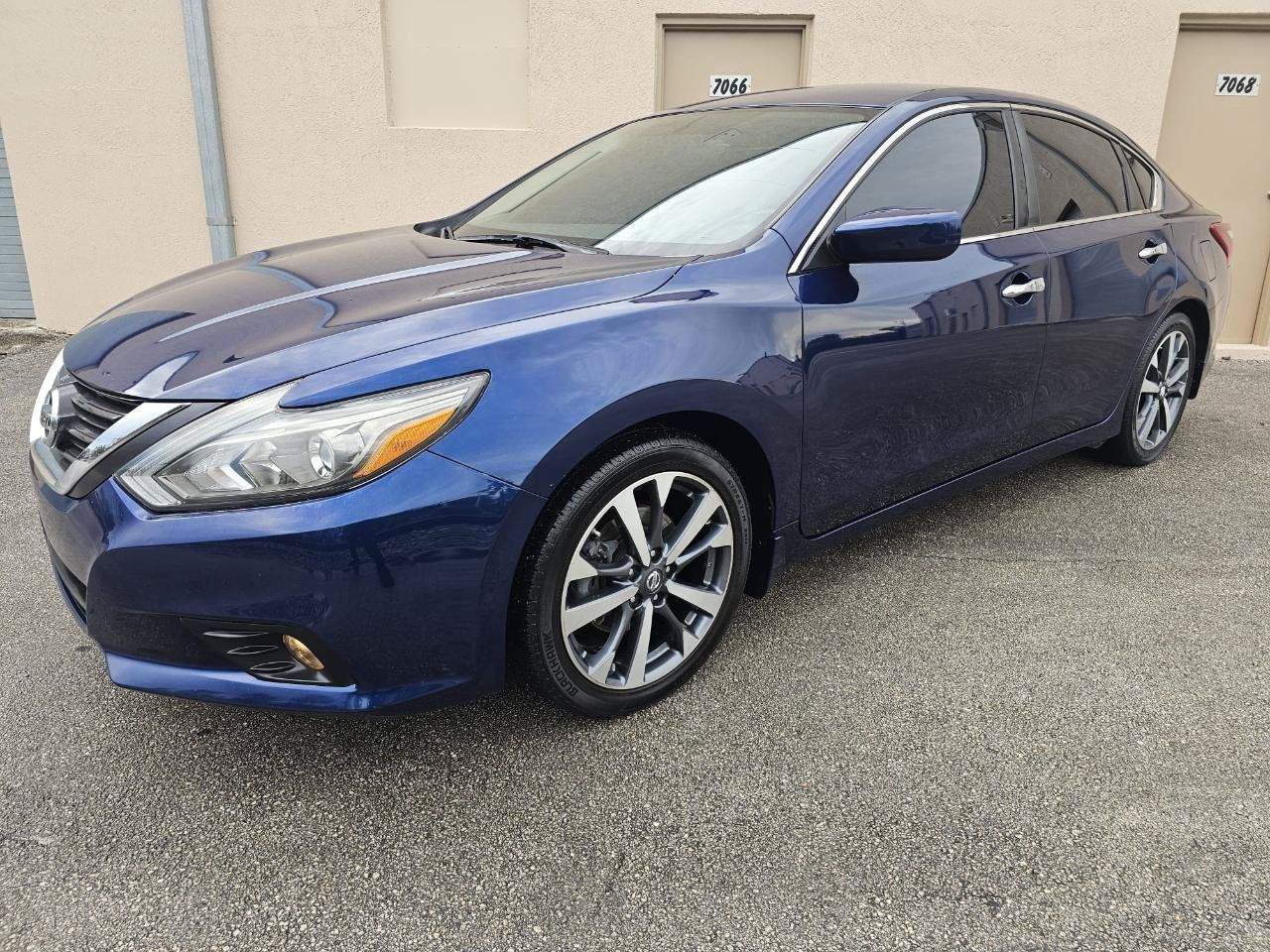 Used 2017 Nissan Altima 2.5 SR FWD image 3