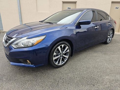 Used 2017 Nissan Altima 2.5 SR FWD image 3
