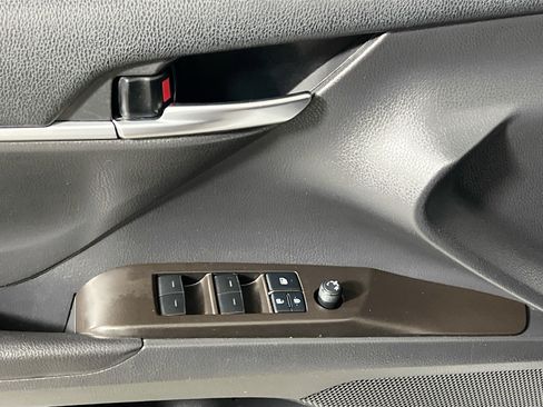 Used 2022 Toyota Camry SE FWD image 17