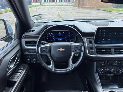 Used 2023 Chevrolet Tahoe Premier AWD/4WD image 32