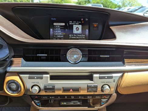 Used 2017 Lexus ES 350 w/ Premium Package FWD image 23