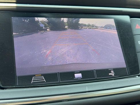 Used 2020 Buick Enclave Essence w/ Sound and Sites Package AWD/4WD image 20