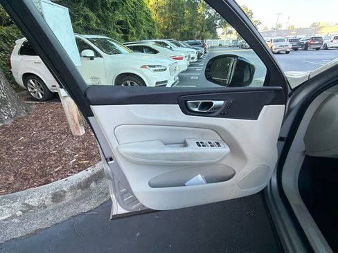 Used 2024 Volvo XC60 B5 Core w/ Protection Package Premier AWD/4WD image 25