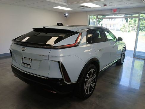 Certified 2024 Cadillac Lyriq Luxury AWD/4WD image 2