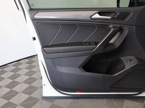 Used 2022 Volkswagen Tiguan SE FWD image 11