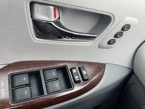 Used 2014 Toyota Sienna Limited w/ Limited Premium Package FWD image 26