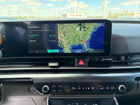 Used 2025 Kia Carnival FWD image 18