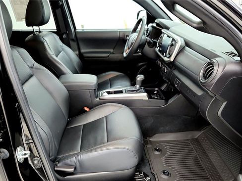 Used 2023 Toyota Tacoma Limited image 27