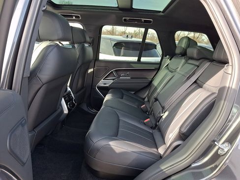 New 2025 Land Rover Range Rover SE AWD/4WD image 5