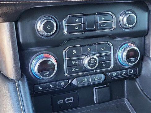 Used 2024 GMC Yukon XL AT4 image 18