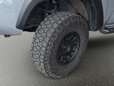Used 2021 Toyota Tacoma TRD Off-Road AWD/4WD image 28