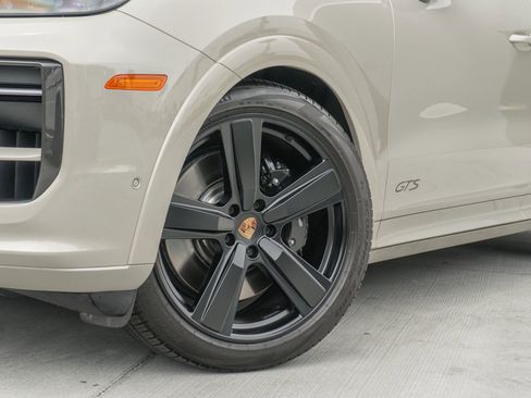 Used 2025 Porsche Cayenne GTS AWD/4WD image 24