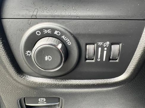Used 2023 Jeep Grand Cherokee Limited AWD/4WD image 21