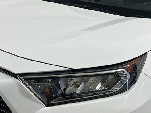 Used 2021 Toyota RAV4 XLE w/ Convenience Package FWD image 11