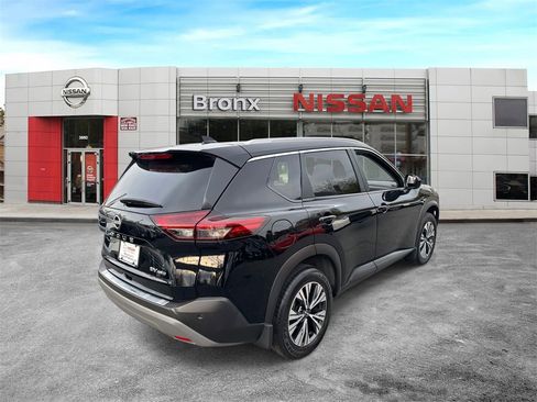 Used 2023 Nissan Rogue SV w/ SV Premium B Package image 7