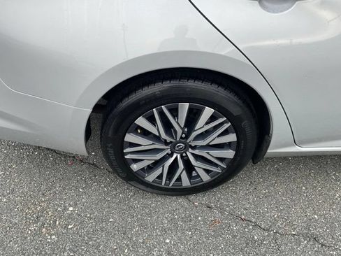 Used 2025 Nissan Altima 2.5 SV FWD image 7