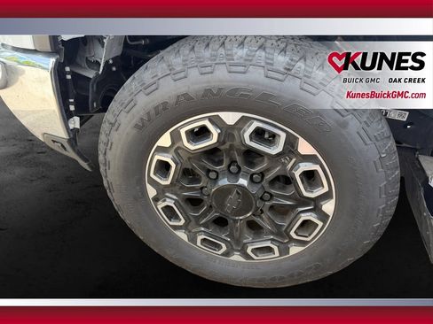 Used 2024 Chevrolet Silverado 2500 LTZ w/ LTZ Plus Package AWD/4WD image 8