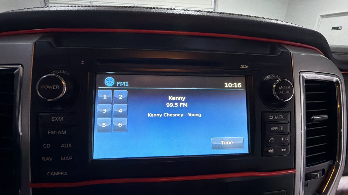 Used 2018 Nissan Titan SL w/ Texas Titan Edition AWD/4WD image 19