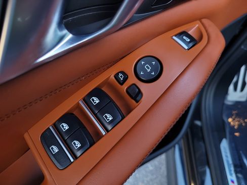 Used 2022 BMW X5 M50i w/ Executive Package image 17