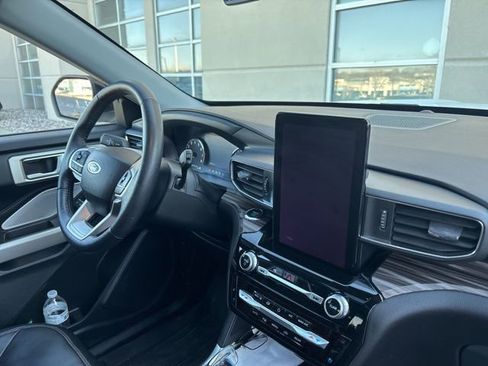Used 2023 Ford Explorer Limited w/ Limited Technology Package image 7