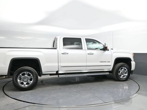 Used 2019 GMC Sierra 3500 Denali w/ Duramax Plus Package AWD/4WD image 8