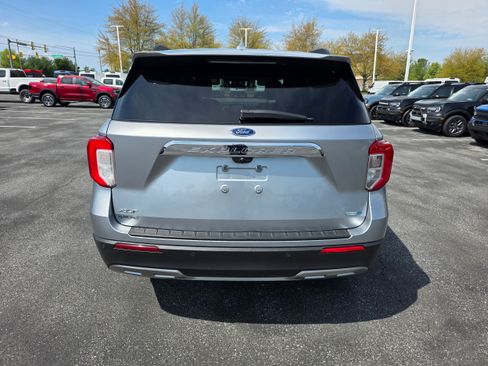 Used 2020 Ford Explorer XLT w/ Equipment Group 202A image 4